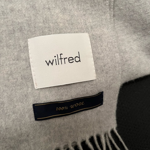 Aritzia Wilfred Classic Wool Scarf - Picture 2 of 3